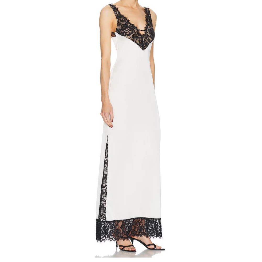 THE NEW ARRIVALS BY ILKYAZ OZEL
Raine Dress - Picture 2 of 9